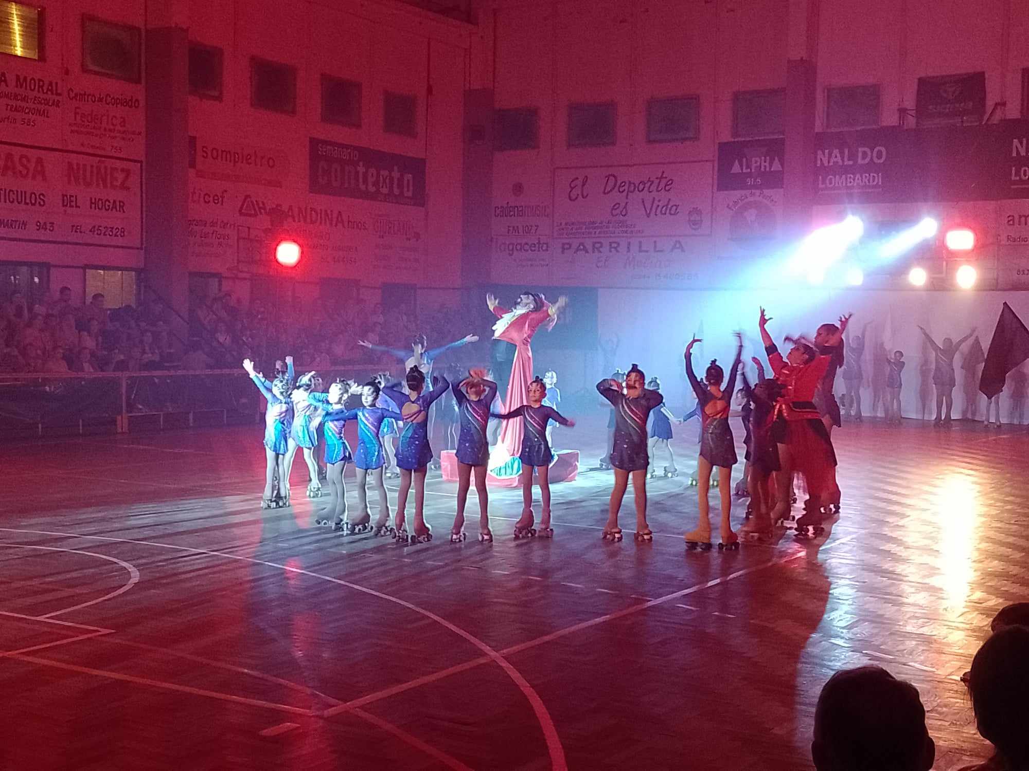 Con El Brillo De «circus Delirium» Cerró El Año La Escuela De Patín De 