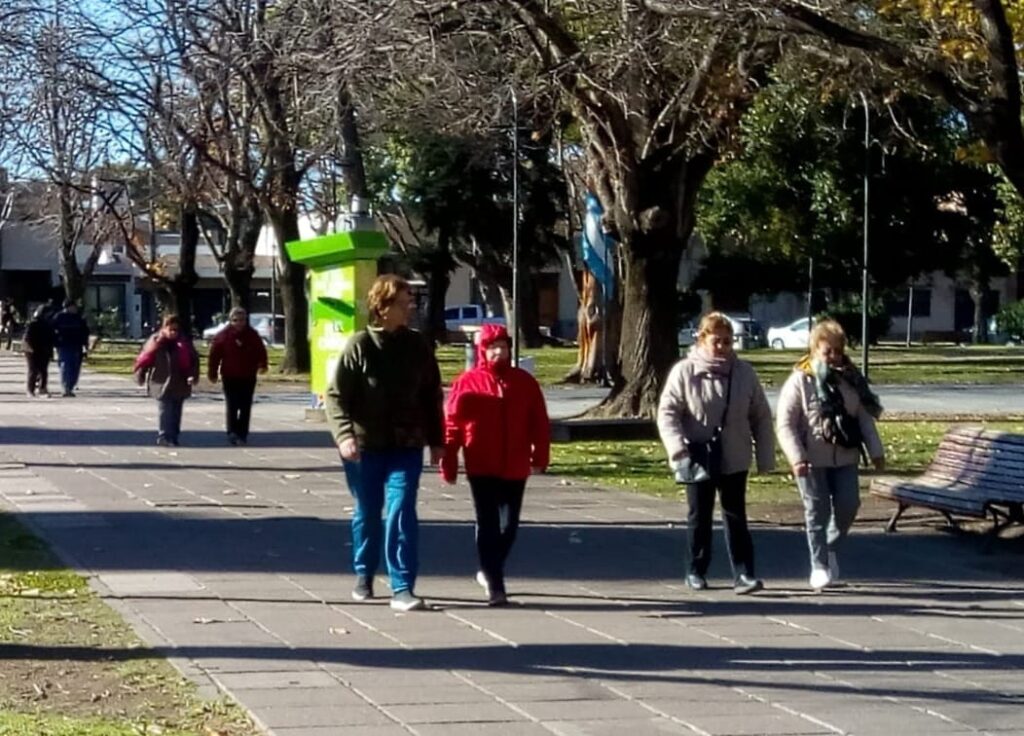 ¡A preparar los abrigos!: el fin de semana termina con alerta por vientos y llega el frío intenso