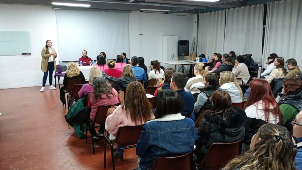 Acompañamiento Terapéutico: exitoso conversatorio organizado por el CFL Nro. 402
