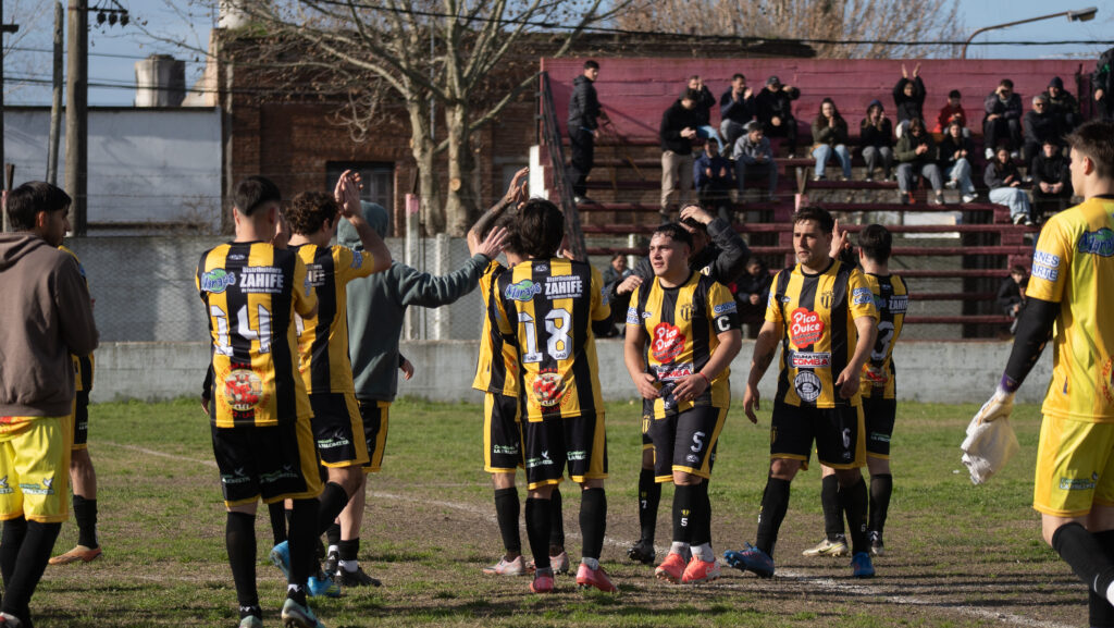 Volvió a ganar y mira desde arriba