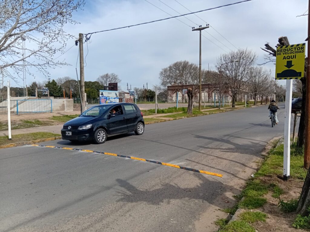 Quedó habilitado un nuevo reductor de velocidad sobre calle Pellegrini