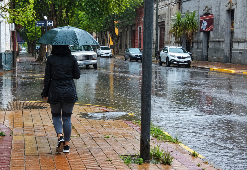 ¡A buscar el paraguas!: alerta meteorológica para este domingo